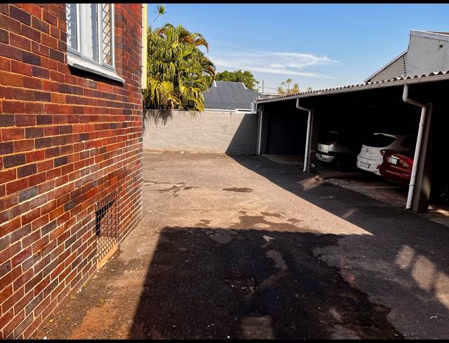 1.5 BEDROOM APARTMENT FOR SALE IN BULWER
